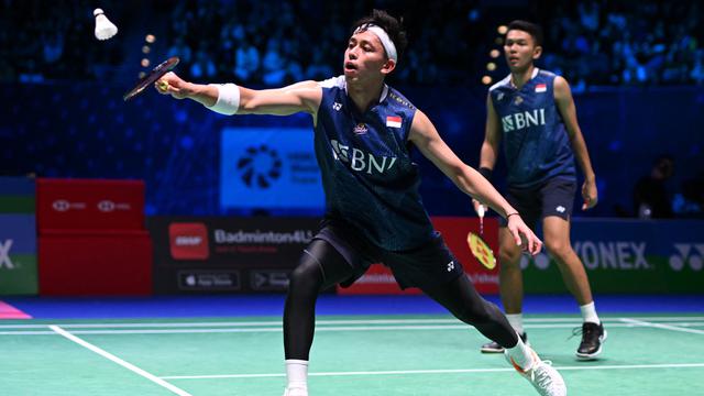 Fajar Alfian/Muhammad Rian Ardianto tampil di Spain Masters 2023. (AFP/Oli Scarff)